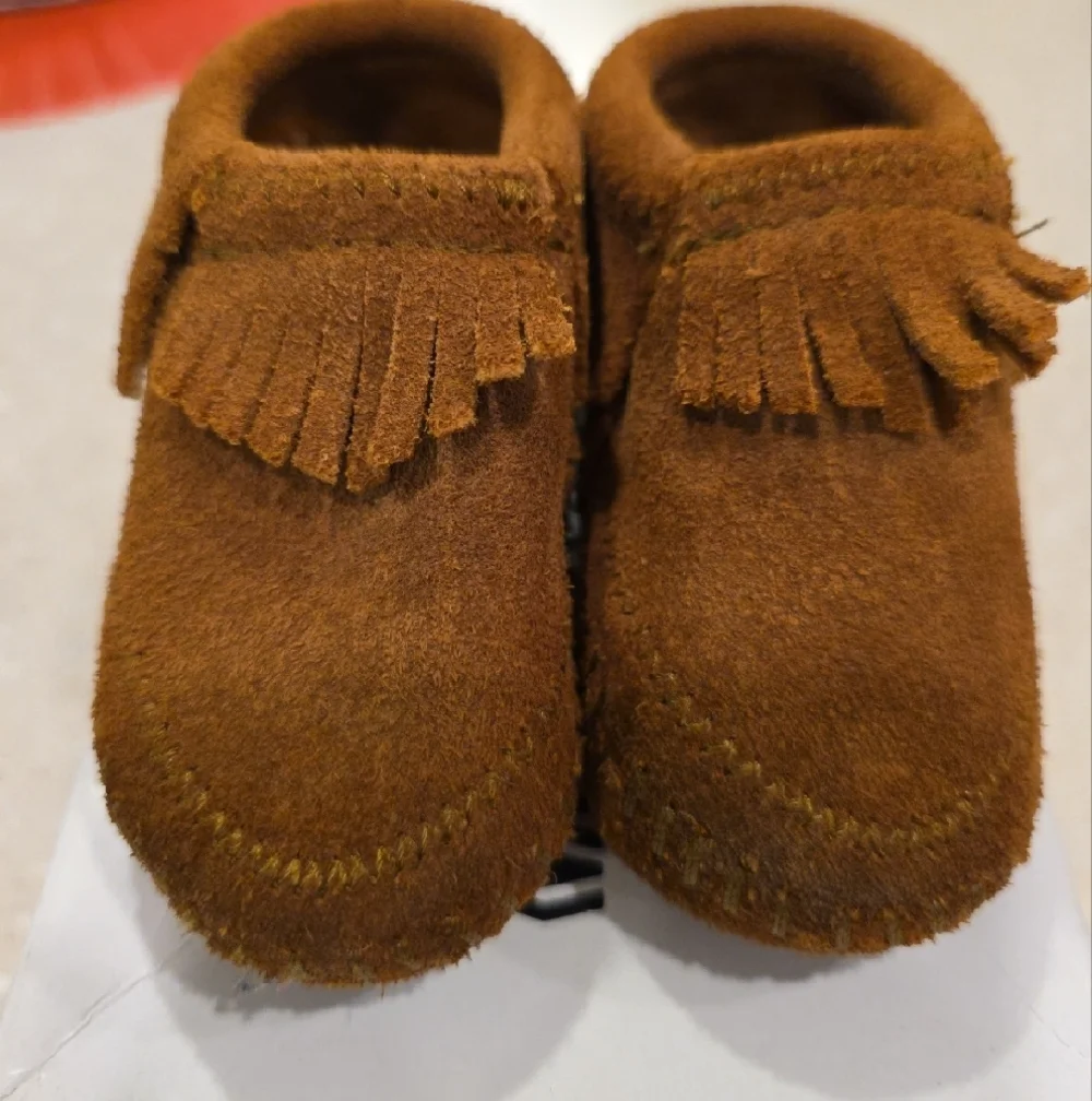 INFANTS Minnetonka Baby Tan Suede Fringe Moccasins